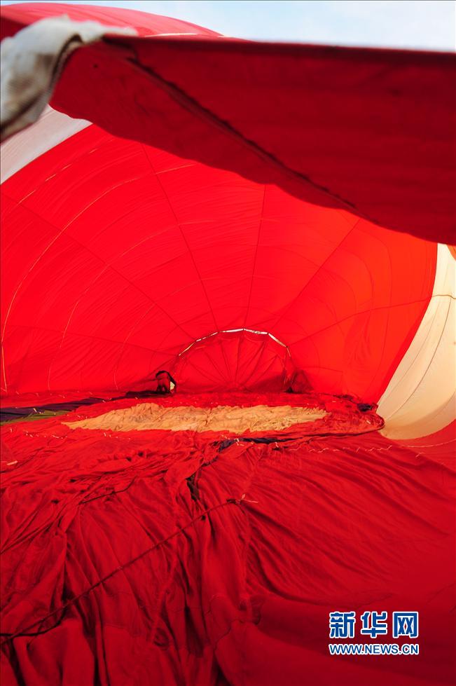 "里加視野2013"拉脫維亞國際熱氣球節(jié)開幕 "里加視野2013"拉脫維亞國際熱氣球節(jié)開幕