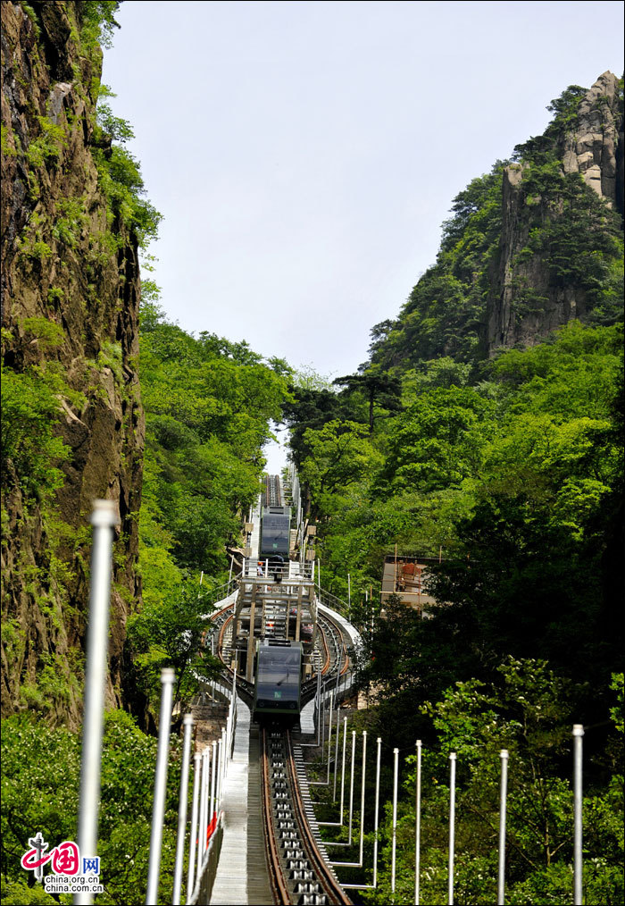 7月2日,黃山西海大峽谷觀光纜車在調試中“真容”首次曝光,穿行夢話景區。 7月2日,黃山西海大峽谷觀光纜車在調試中“真容”首次曝光,穿行夢話景區。