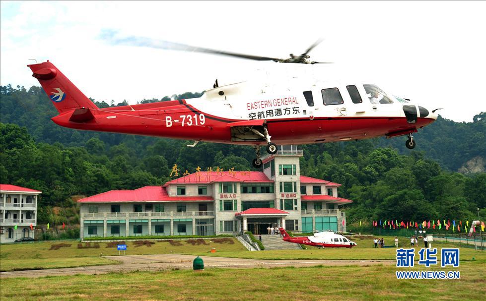 7月17日,一架S-76型民用直升機在江西廬山直升機場試飛。 7月17日,一架S-76型民用直升機在江西廬山直升機場試飛。