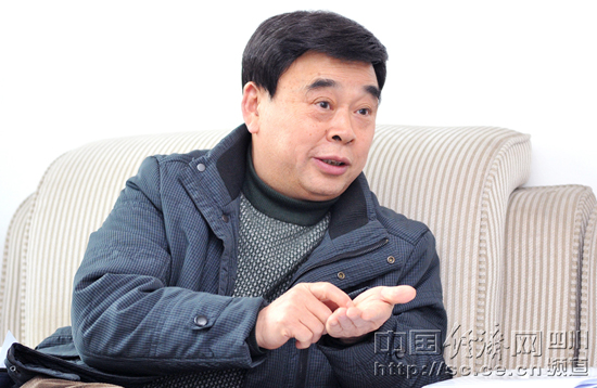 全國人大代表、峨眉山—樂山大佛景區管委會黨委書記秦福榮 全國人大代表、峨眉山—樂山大佛景區管委會黨委書記秦福榮