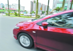 天氣多變，駕車出門要注意安全行車。