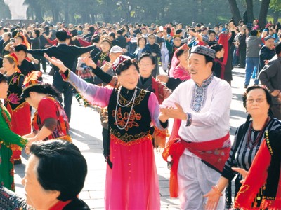 各族群眾歡慶節(jié)日 各族群眾歡慶節(jié)日