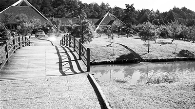 龍巖冠豸山風(fēng)景區(qū)一角。 龍巖冠豸山風(fēng)景區(qū)一角。
