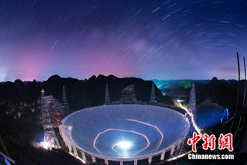 中國“天眼”夜景。平塘縣外宣辦供圖