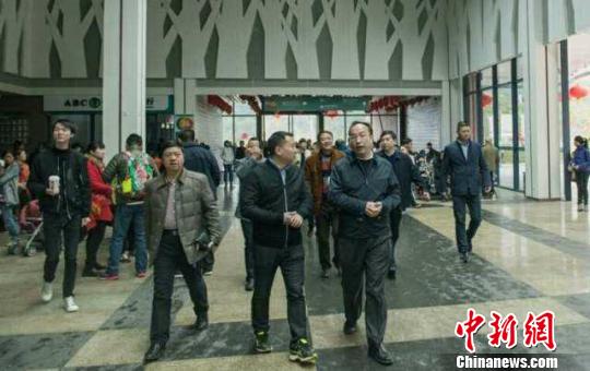 武夷山市市委書記馬必鋼等領(lǐng)導(dǎo)深入一線調(diào)度指揮 彭善安 攝