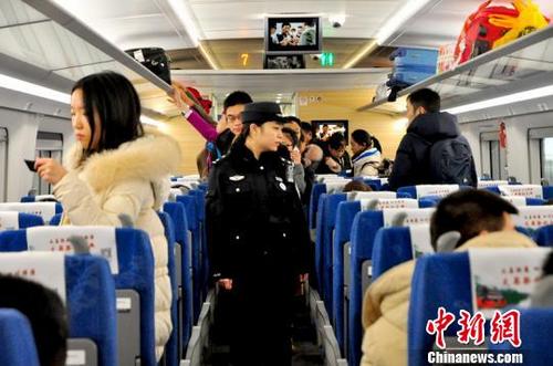 成都鐵路局迎來(lái)春運(yùn)客流最高峰單日發(fā)送旅客破100萬(wàn)人次