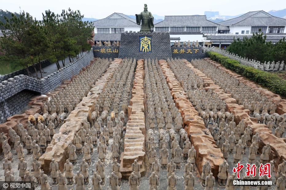 安徽現(xiàn)1比1山寨兵馬俑坑 數(shù)量過(guò)千