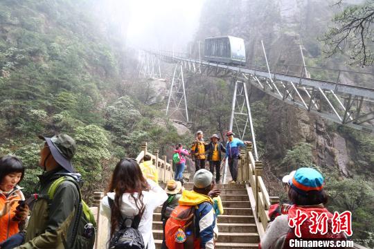 黃山天都峰、西海大峽谷開放首日受青睞 侯晏 攝