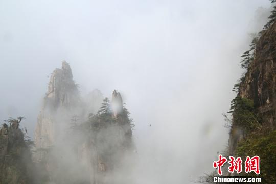 黃山天都峰、西海大峽谷開放首日受青睞 侯晏 攝