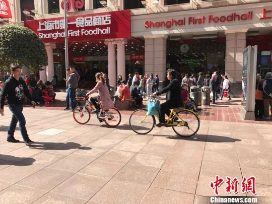 上海黃浦公布共享單車禁限區(qū)域新規(guī)首日改觀不明顯