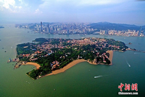 資料圖:鳥瞰鼓浪嶼全景。 王東明 攝